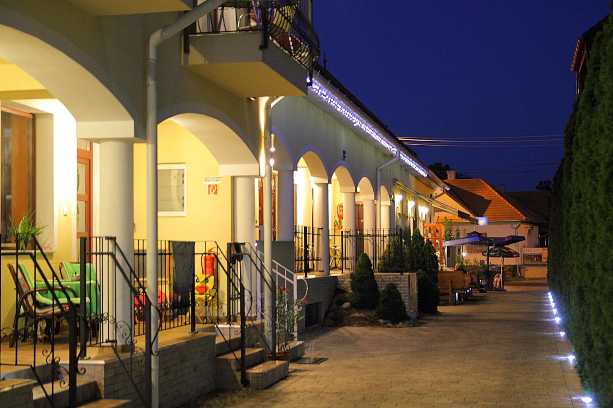 Bajor Panzio Buek-Buekfuerdo, Adults Friendly 12 Plus 外观 照片